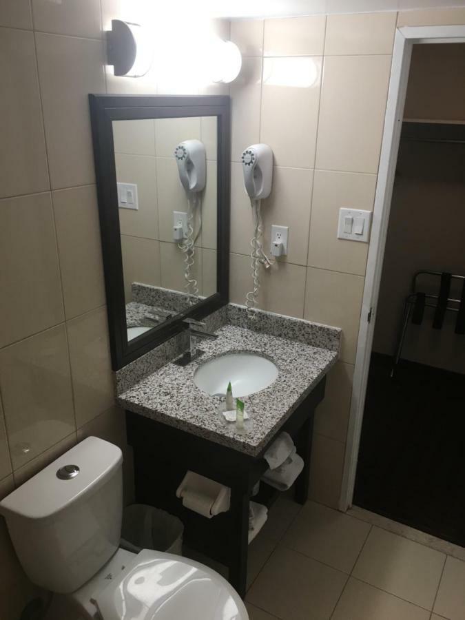 Comfort Inn Meadowvale Mississauga Buitenkant foto